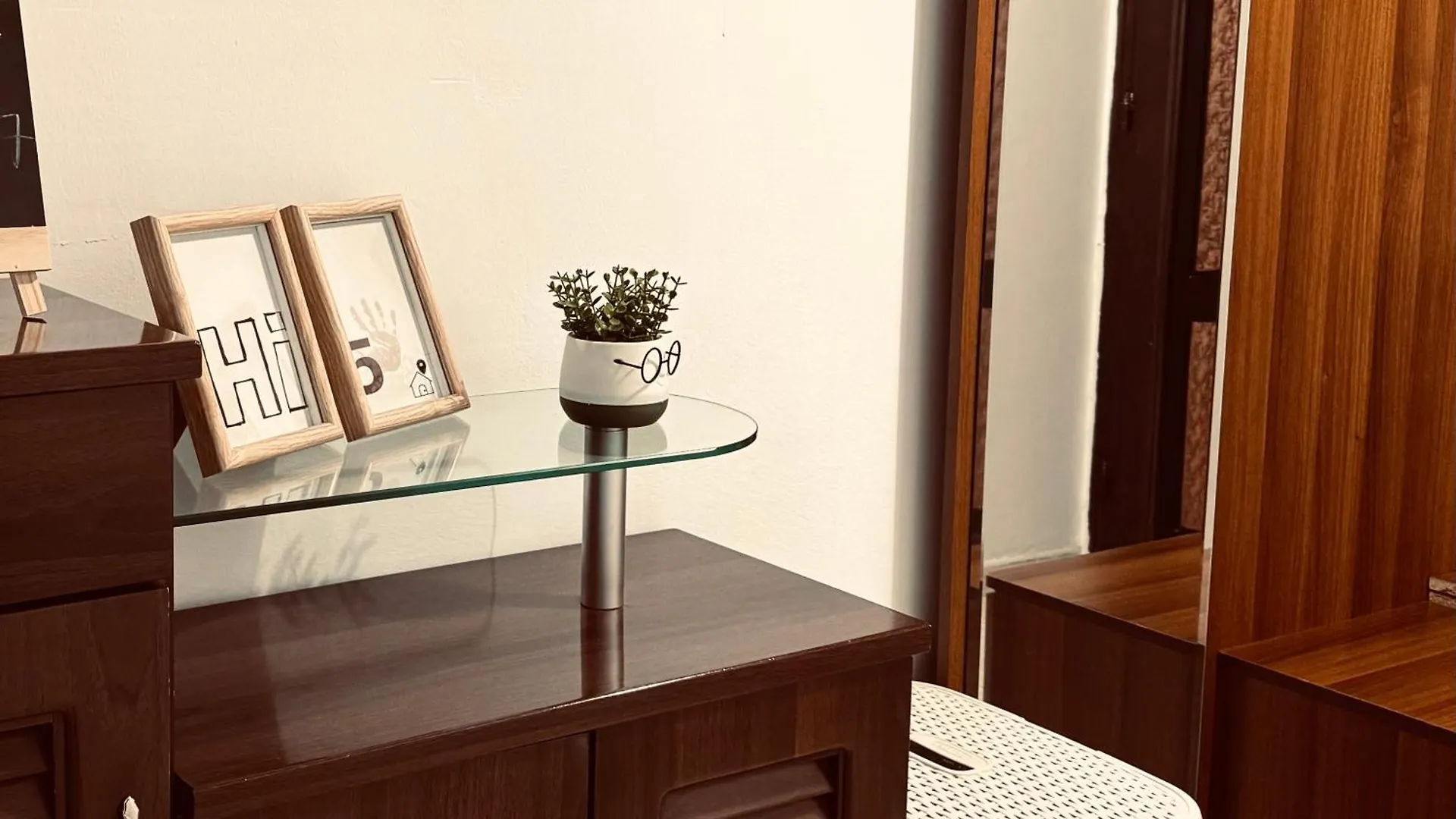 Hi5 Rooms Tiran 0*,  Arnavutluk